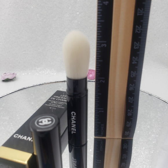Chanel Retractable Highlighter Brush N°111 Luxury designer Small & Compact - Picture 7 of 7